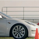 Imagen para el artículo titulado En este vídeo el Autopilot de Tesla atropella a un maniquí infantil repetidamente